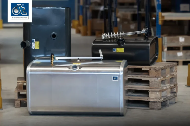 Réservoirs à carburant et accessoires de DT Spare Parts