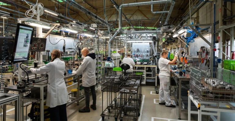 VALEO ET SMOVENGO s’engagent dans la maintenance circulaire des moteurs et batteries des vélibs électriques