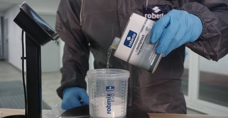 OMNIPLAST, nouvel additif de Roberlo qui augmente l&rsquo;efficacité des réparations plastiques.
