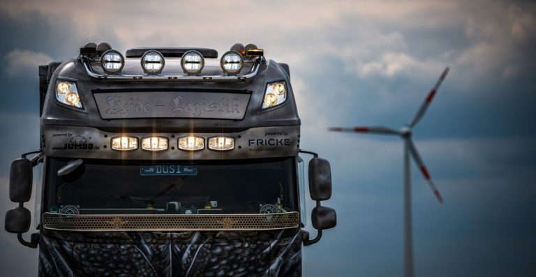 L’Éclairage HELLA Poids Lourd : Une gamme simplifiée, un accompagnement renforcé !