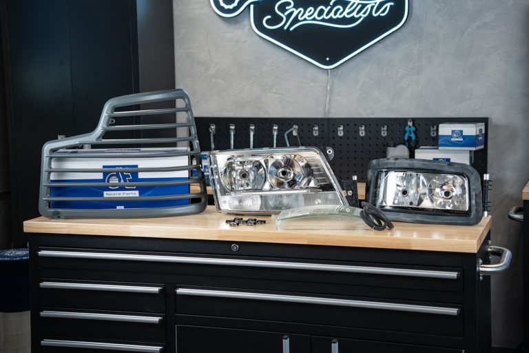 Sécurité sur la route : des phares performants et réparables avec DT Spare Parts