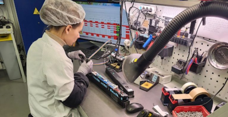 Valeo et VoltR s&rsquo;associent pour proposer une offre circulaire inédite sur le marché de la batterie remanufacturée de petite mobilité électrique.