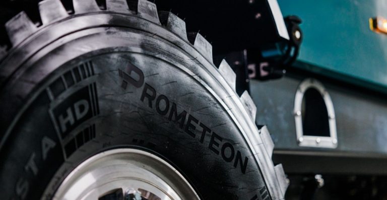 Les pneus Prometeon équipent le nouveau MMT EVO5, le dernier camion de rallye dévoilé par MM Technology